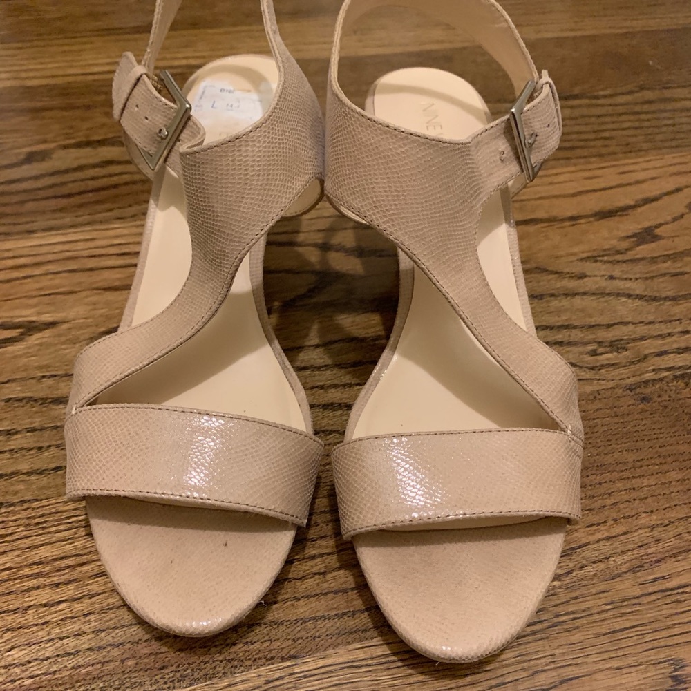 Woman’s Nine West shoes